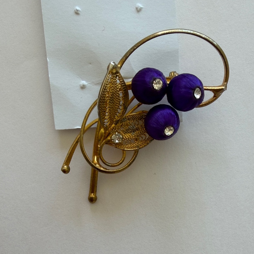 Vintage 80s Elegant Gold and Purple Brooch
